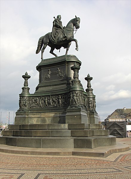 082-Статуя короля Иоганна